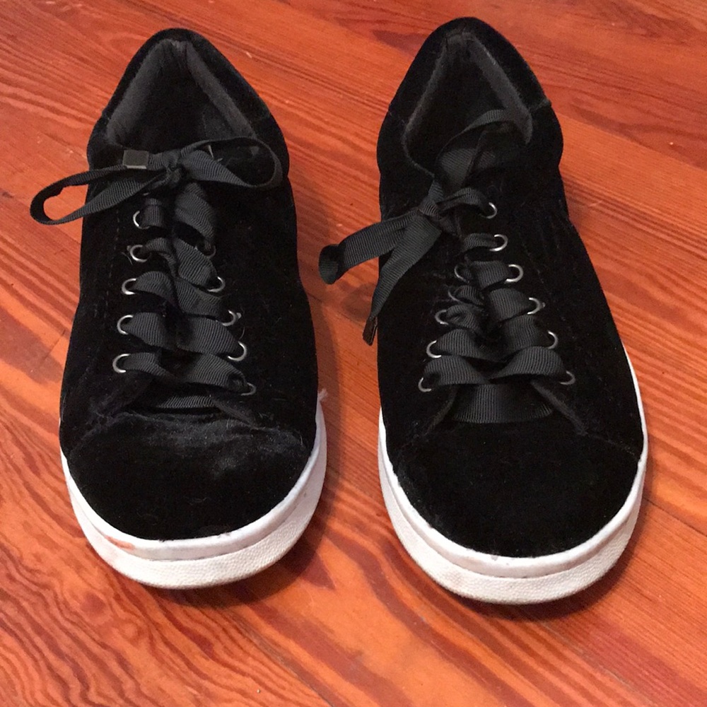 Steve Madden velvet sneakers size 6.5